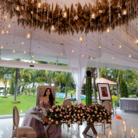 Mesa de novios decorada como parte de la planeación de boda de Mariann Event Planner